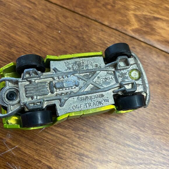 HOT WHEELS Vintage 2004 Lime Green Off Track Diecast Metal Car - Picture 4 of 4